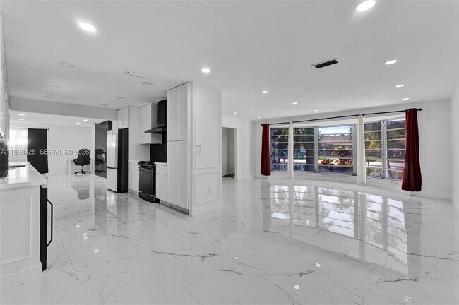 Building Photo - 860 NW 207th St