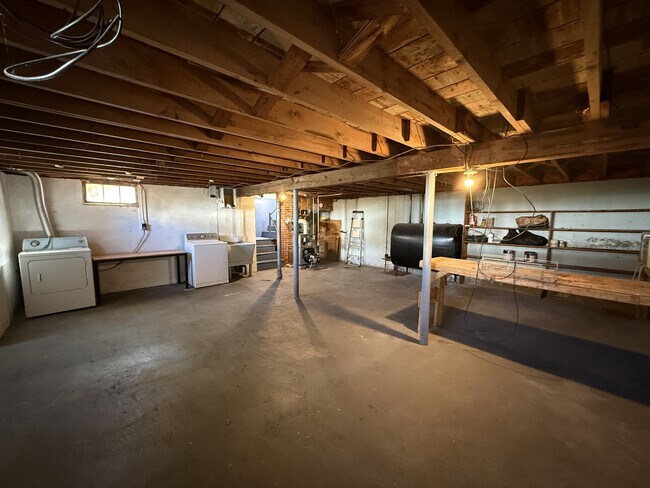 Building Photo - 66 Memory Ln