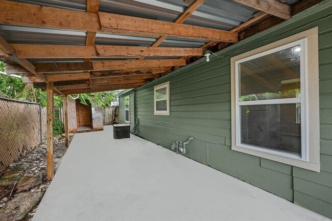 Building Photo - 1925 Ojeman Rd