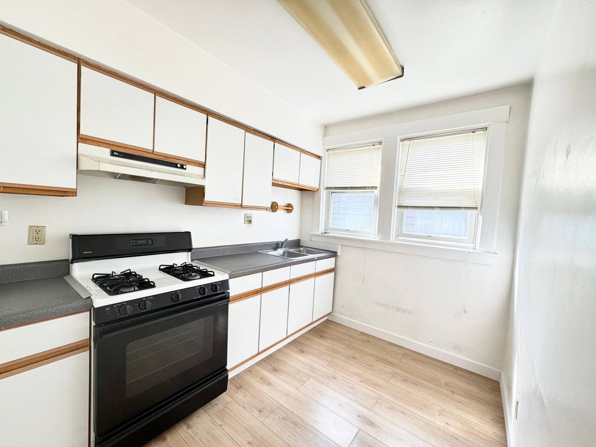 Building Photo - 304 Elizabeth Ave