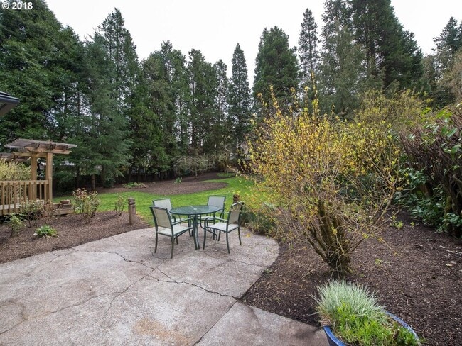 Building Photo - 6400 SW Vermont St