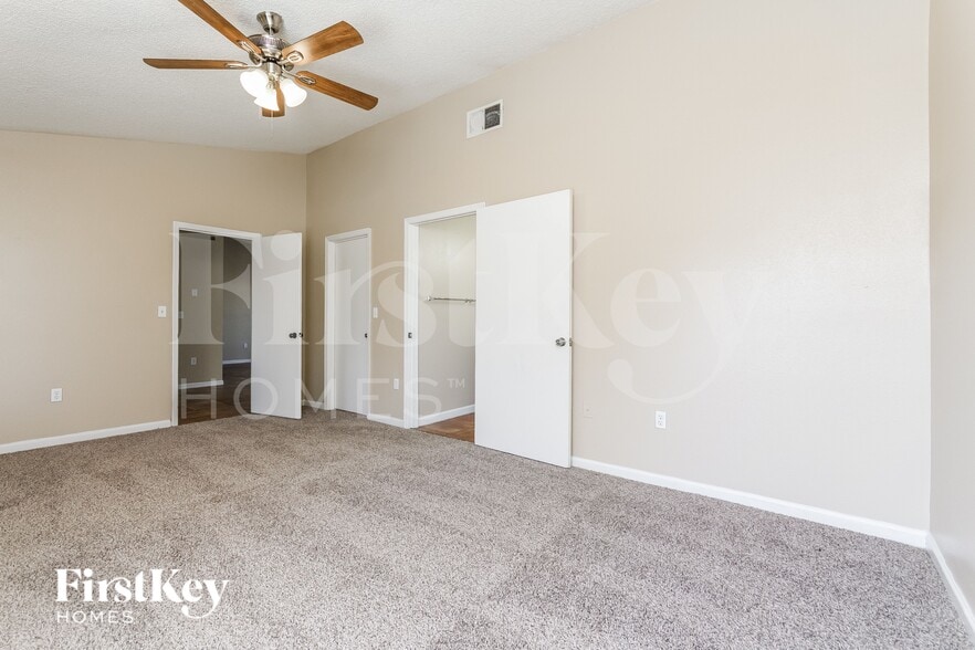 Building Photo - 708 Dromedary Dr