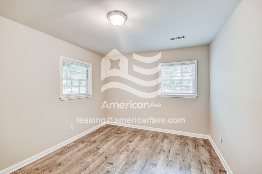 Building Photo - 232 Meadowdale Ave