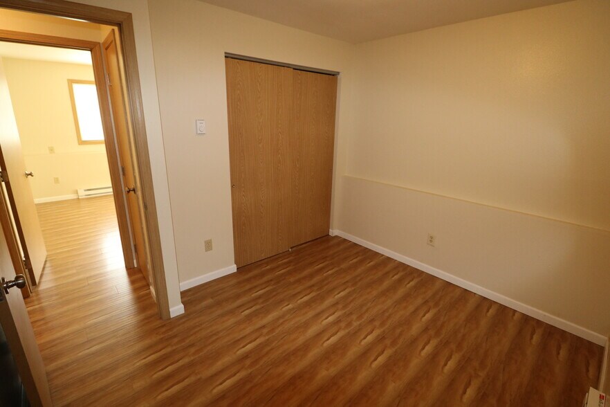 Building Photo - 917 S Maple St