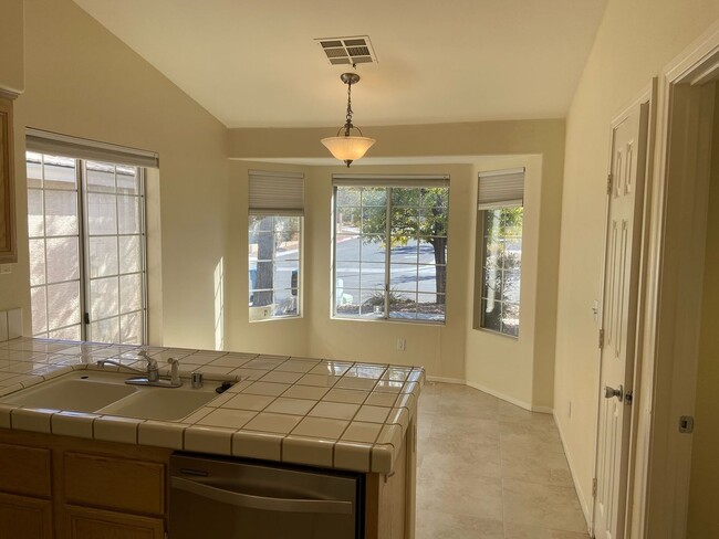 Building Photo - 3/2 charming single-story home located in the desirable Summerlin