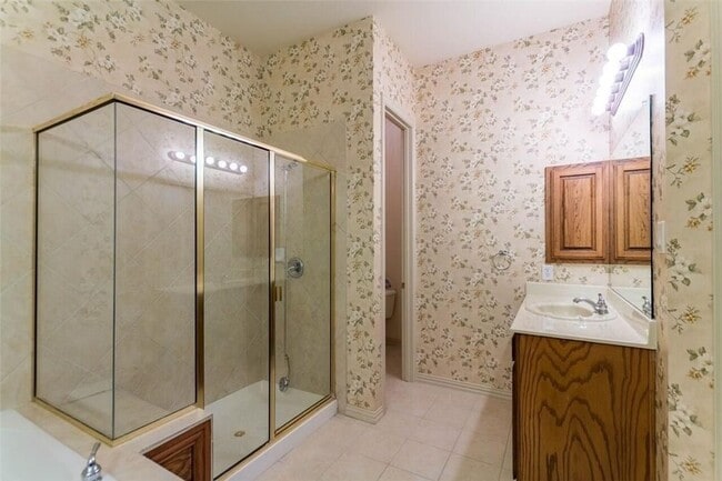 Building Photo - 5717 Sweetbriar Dr