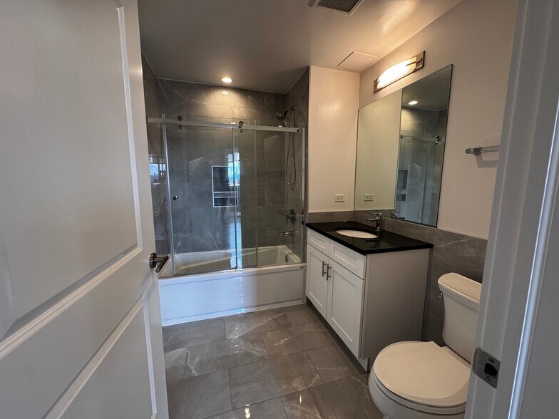 Building Photo - 3845 N Broadway St