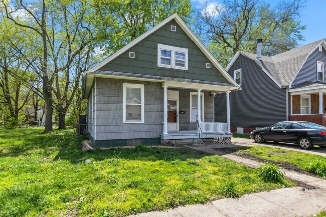 Building Photo - 1130 E Cedar St