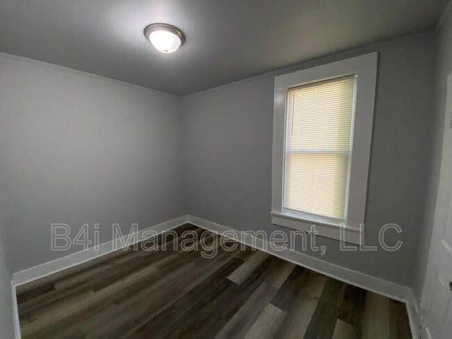 Building Photo - 513 N 13th St