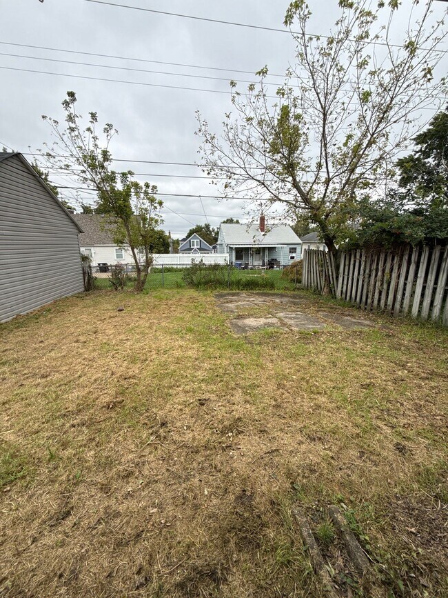 Building Photo - 4119 Farnham Ave