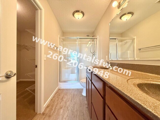 Building Photo - 3 Bedroom House