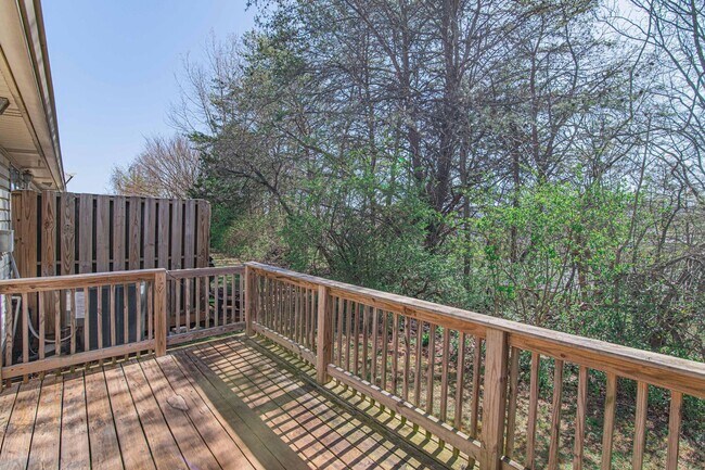 Building Photo - Knoxville 37938 - 2 bedroom, 2 bath home - Contact Jean Chung (865) 386-1022