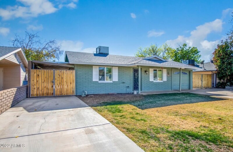 Building Photo - 2429 W Sunnyside Ave