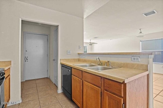 Building Photo - 5740 Saluki Dr