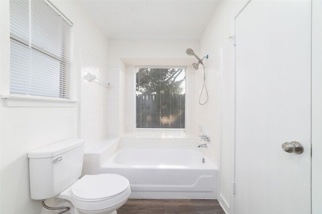 Building Photo - 17003 Summer Dew Ln