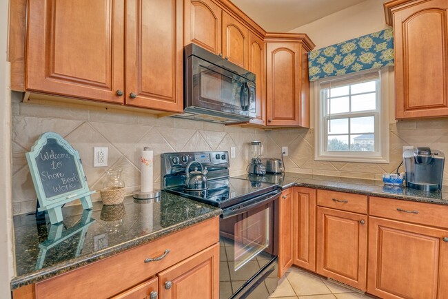 Building Photo - DOG FRIENDLY FURNISHED OFF-SEASON RENTAL A...