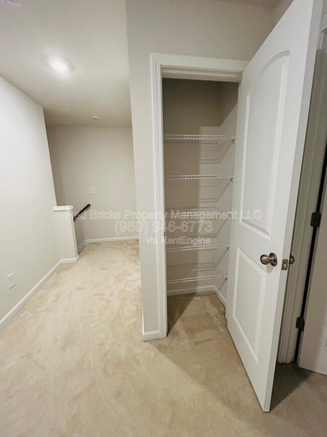 Building Photo - 9315 Grand Valley Dr