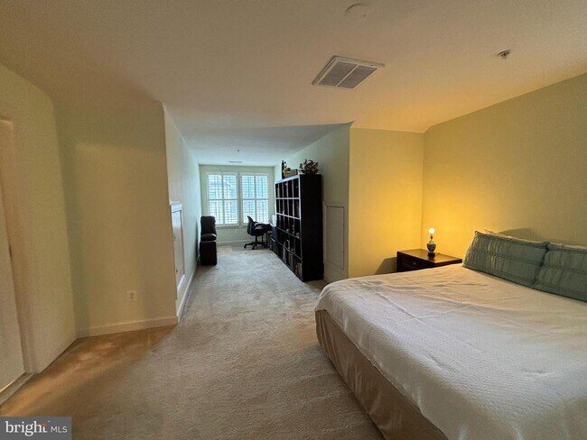 Building Photo - 8006 Reserve Way