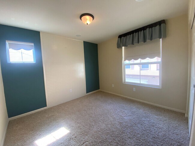 Building Photo - Spacious 2BD Condo with Loft & 2-Car Garage Near Intel and Willow Hill Park