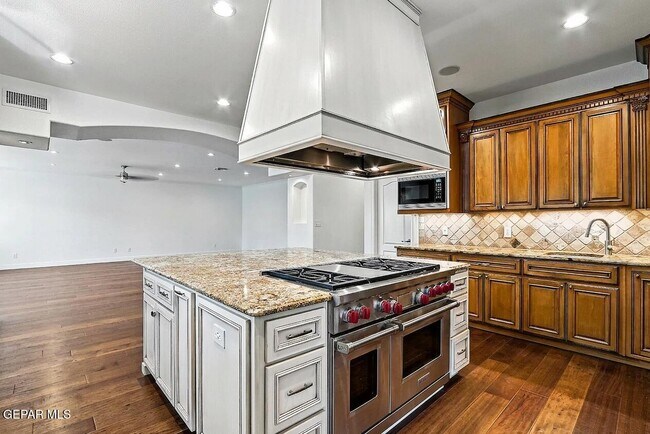 Building Photo - 6528 Calle Placido Dr