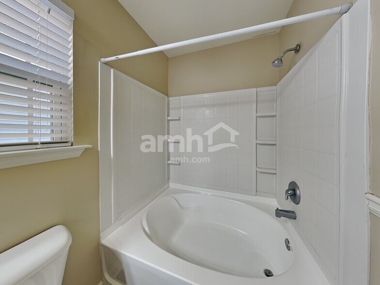 Building Photo - 60 Summer Hill Way