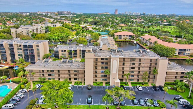 Building Photo - 6 Royal Palm Way