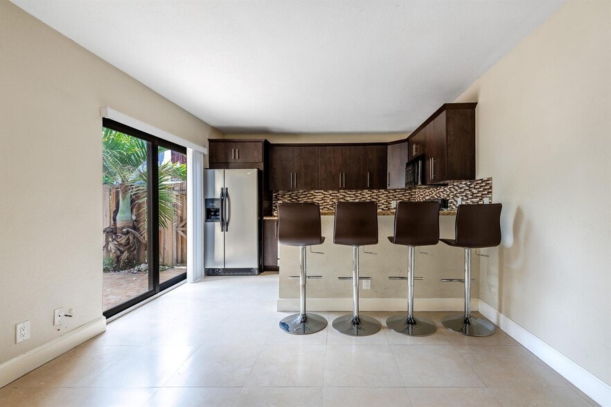 Building Photo - 2471 Waterside Dr