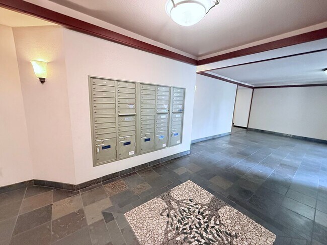 Building Photo - Best Value in Irvine!