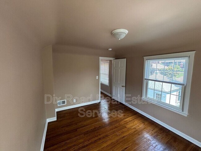Building Photo - 502 Dick Ave