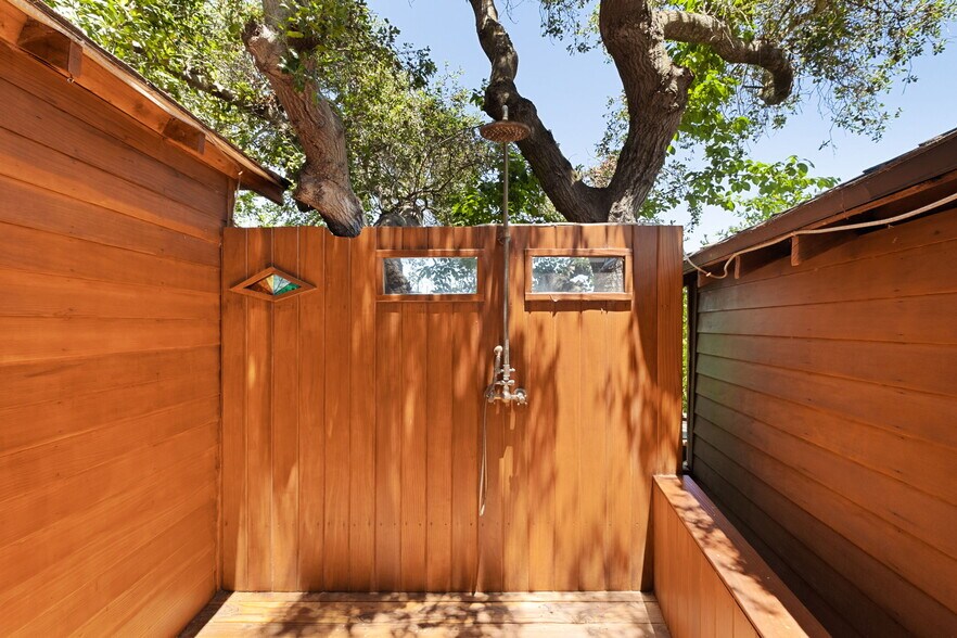 Building Photo - 21071 Waveview Dr