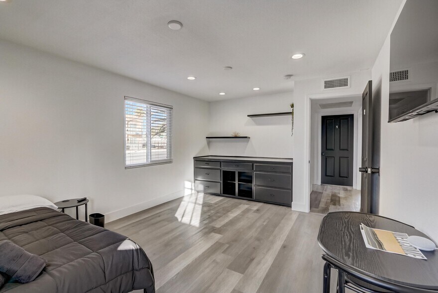 Building Photo - 540 E Saint Louis Ave