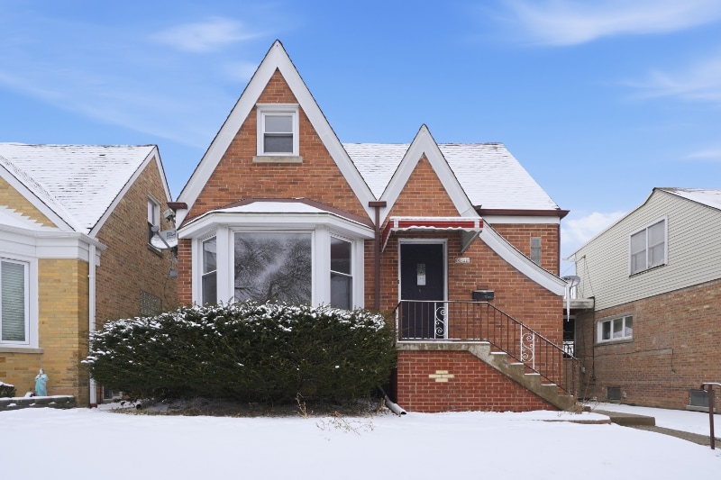 Building Photo - 6640 W Foster Ave