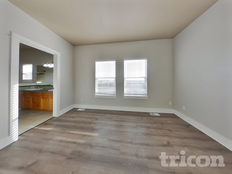 Building Photo - 1910 Mahogany Way