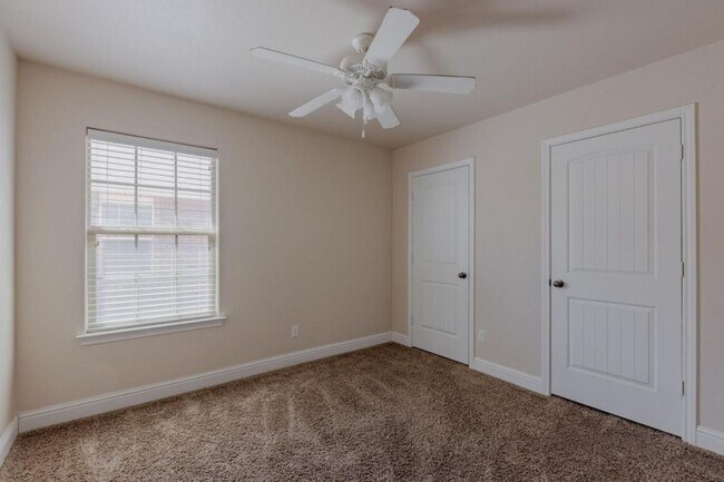Building Photo - 711 Candlestick Dr