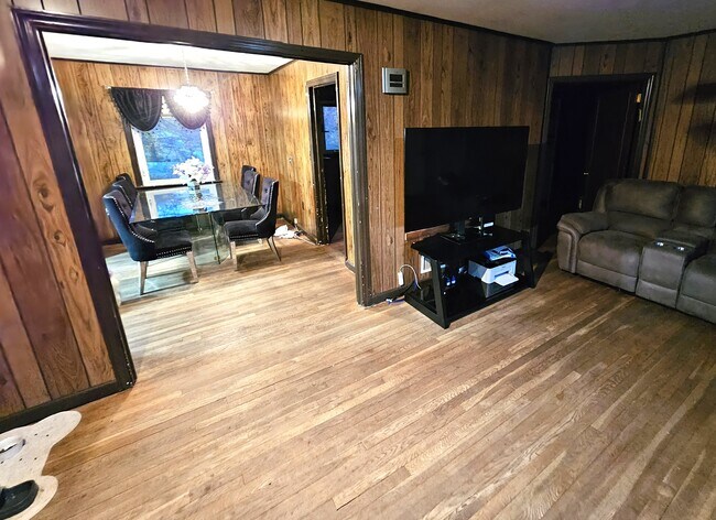 Building Photo - 1656 Hamburg Tpke