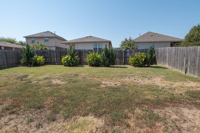 Building Photo - One Story Home - Blocks To I35 and Baylor ...