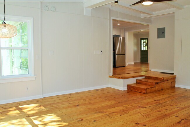 Building Photo - 275 Piney Ln