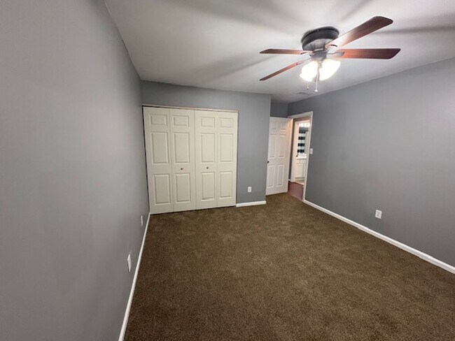 Building Photo - Start your Next Chapter!!! 2nd Floor Condo, Close to Shopping and Dining!!!
