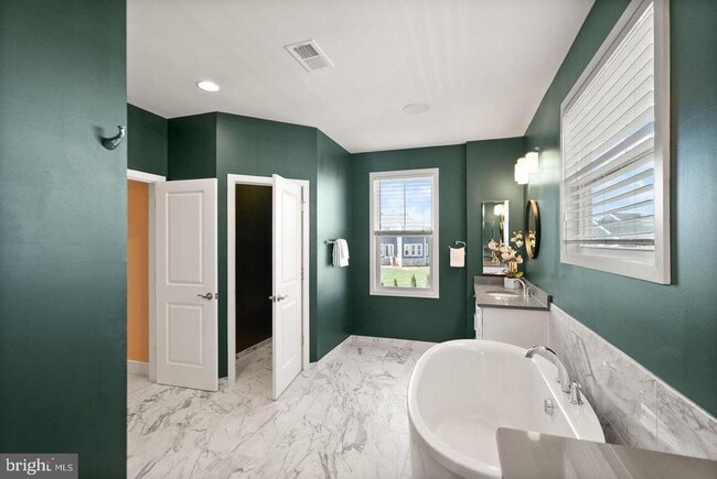 Building Photo - 1108 Coubertin Dr SE
