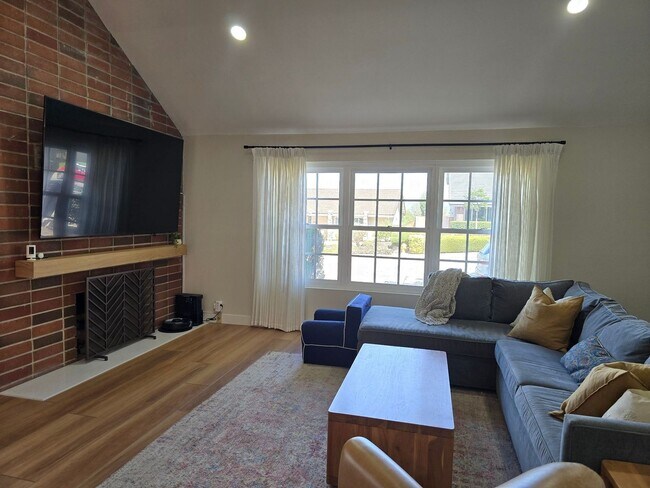 Building Photo - 344 Dewane Dr