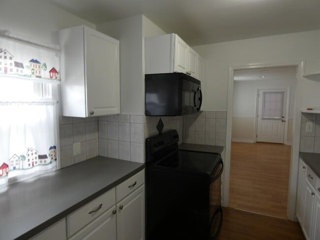 Building Photo - 26411 Belanger St