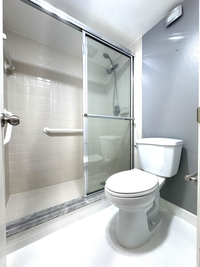 Building Photo - 2311 S Cypress Bend Dr