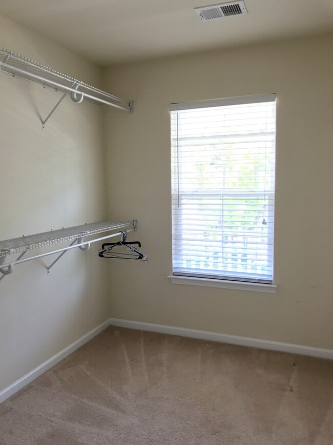 Building Photo - Beautiful Home in West Ashley!