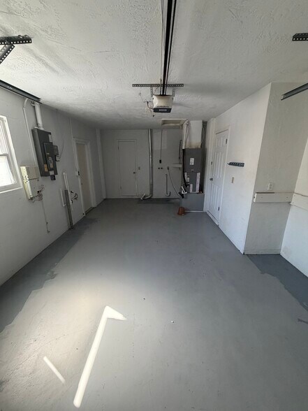 Building Photo - 7520 Hawthorn Dr