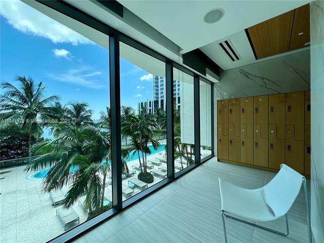 Building Photo - 460 NE 28th St