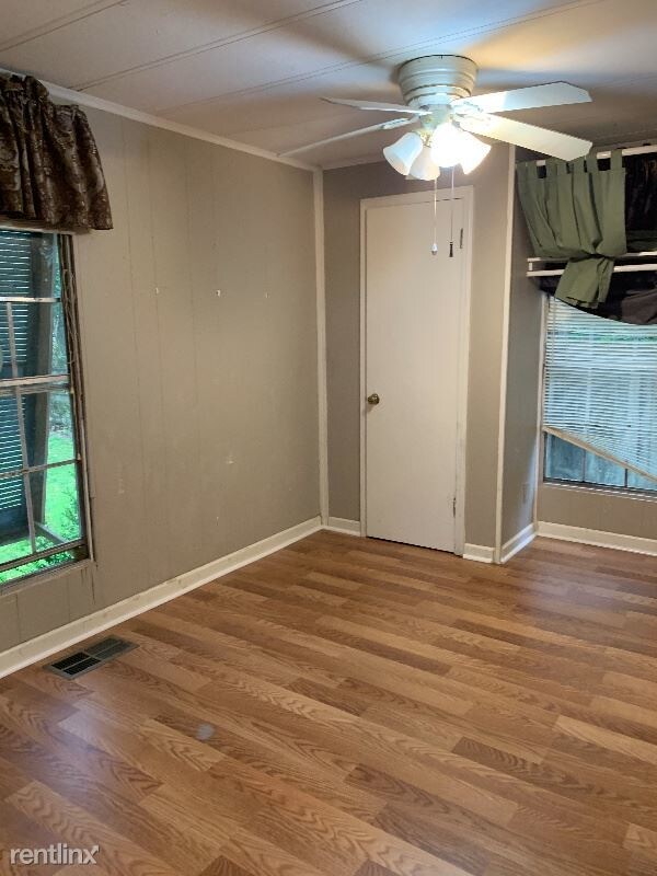 Building Photo - 18819 Greenwell Springs Rd