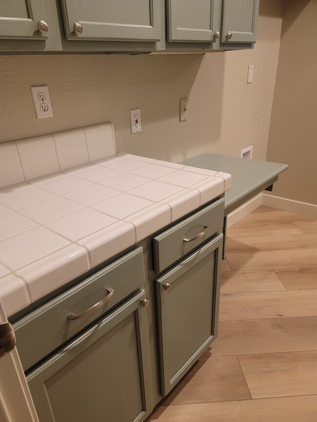 Building Photo - 2243 Thomsen Way