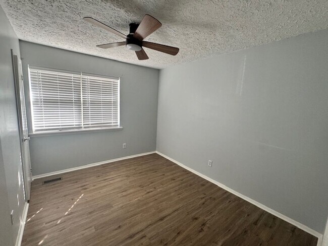 Building Photo - 409 Brown St