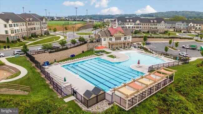 Building Photo - 6042 Fallfish Ct