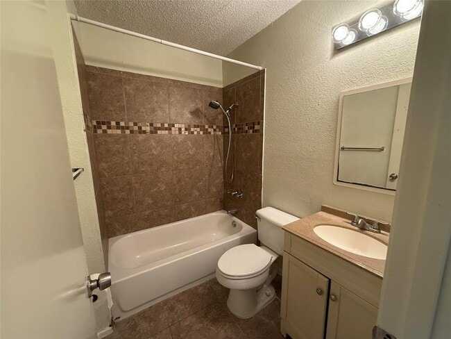 Building Photo - 9810 Roxanna Dr